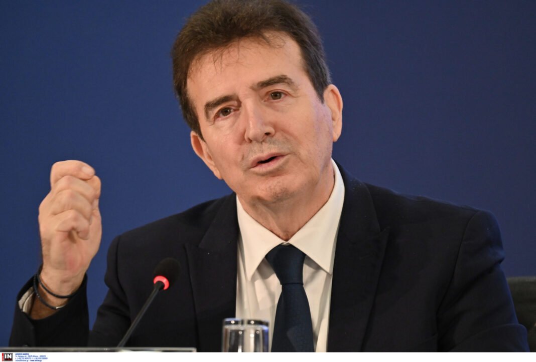 Χρυσοχοΐδης:-«Θα-ανοίξουν-όλα-τα-ζητήματα-στην-Κρήτη»-–-Αυστηροποίηση-του-πλαισίου-για-τα-όπλα-και-αλλαγές-στον-τρόπο-αστυνόμευσης