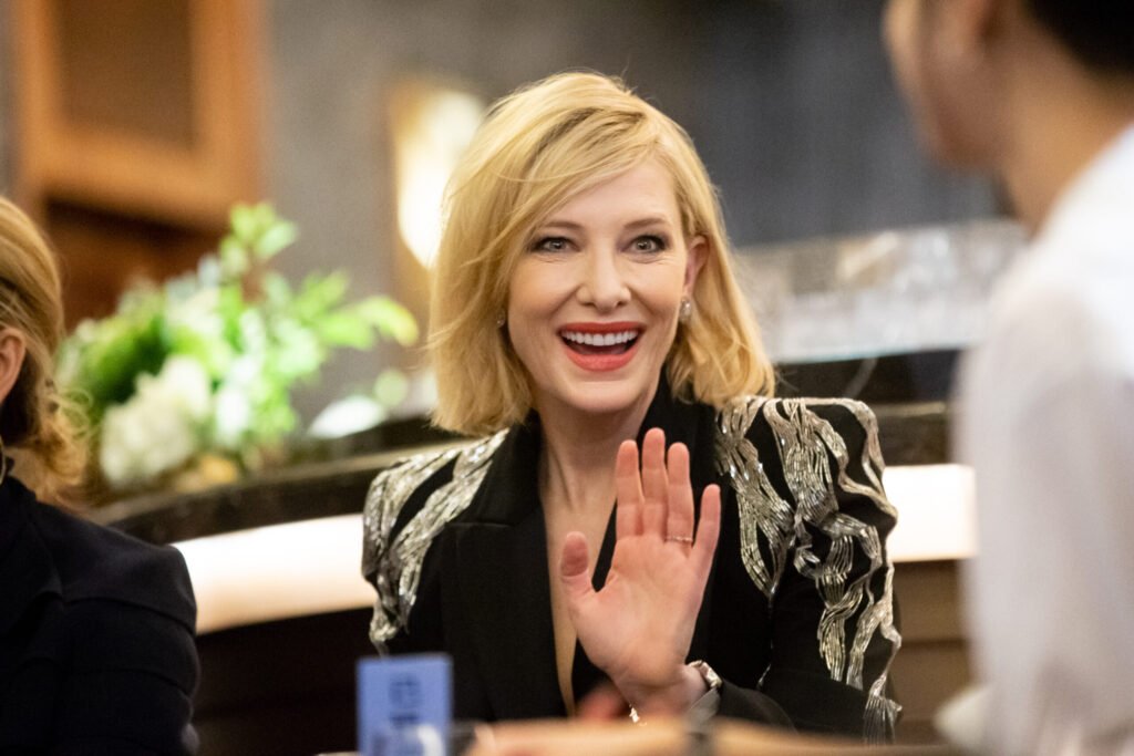 Κέιτ-Μπλάνσετ:-Έφτασε-στην-Ελλάδα-για-τα-γυρίσματα-της-νέας-της-ταινίας-«sweetsick»-–-Φωτογραφίες-από-την-άφιξή-της-στο-αεροδρόμιο-Ελ.-Βενιζέλος-–-huffpost-–-Ειδήσεις-και-Απόψεις-από-την-Ελλάδα-και-τον-Κόσμο