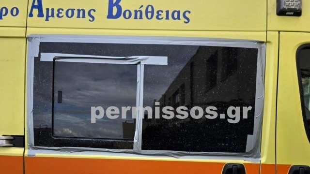 Ρομά κάλεσαν για πλάκα ασθενοφόρο και το έσπασαν