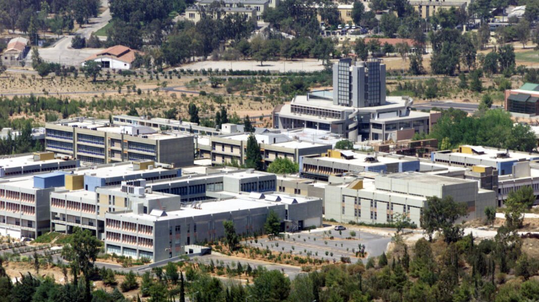 Καταλήψεις-στο-ΕΜΠ-μετά-την-καταδίκη-φοιτητή-για-σύνθημα-σε-τοίχο-–-Τι-προβλέπει-ο-νέος-νόμος-για-την-παρεμπόδιση-λειτουργίας-σχολών