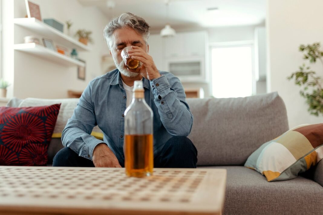 Η-υπερβολική-κατανάλωση-αλκοόλ-συνδέεται-με-πρόωρα-και-πιο-σοβαρά-εγκεφαλικά-[μελέτη]