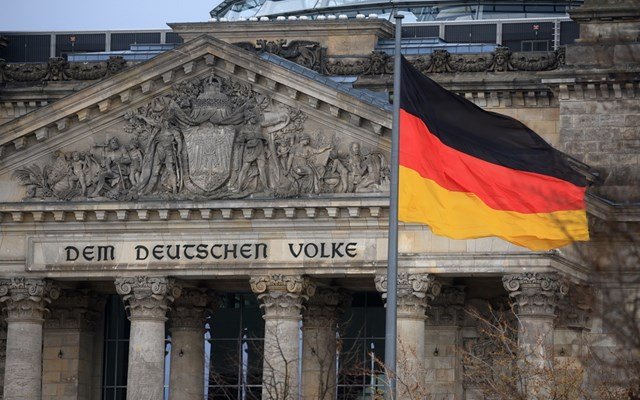 Γερμανία (δημοσκόπηση): Η μετανάστευση το σημαντικότερο πρόβλημα των Γερμανών – Σταθερά επικριτικοί κατά της κυβέρνησης