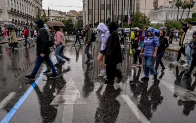 Από τα ξημερώματα του Σαββάτου έρχονται καταιγίδες: Ποιες περιοχές θέλουν προσοχή – Πότε θα βρέξει στην Αθήνα