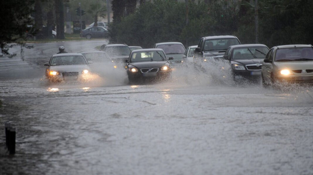 Επικαιροποιήθηκε το έκτακτο δελτίο επιδείνωσης καιρού της ΕΜΥ – Πού αναμένονται βροχές μέχρι και την Δευτέρα το βράδυ