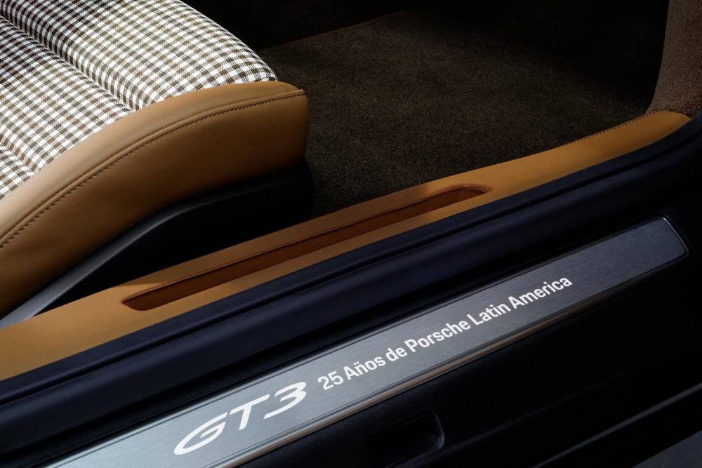 «Αίλουρος»-η-νέα-porsche-911-gt3-touring-ocelot