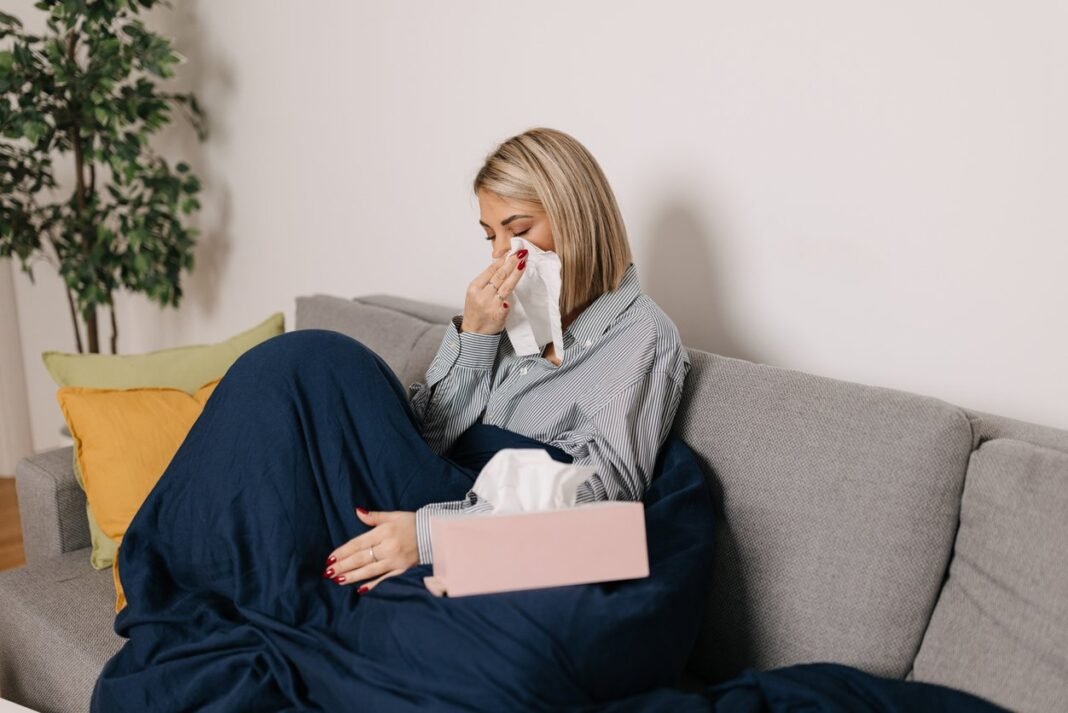 Βουλωμένη μύτη: Πώς μπορείτε να καταλάβετε αν είναι αλλεργία ή κρύωμα