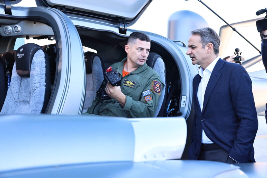 Μητσοτάκης για τα τρία νέα αεροσκάφη της Πυροσβεστικής: «Ποιοτικό άλμα, είμαι εντυπωσιασμένος» – Πρώτο βήμα του προγράμματος ΑΙΓΙΣ