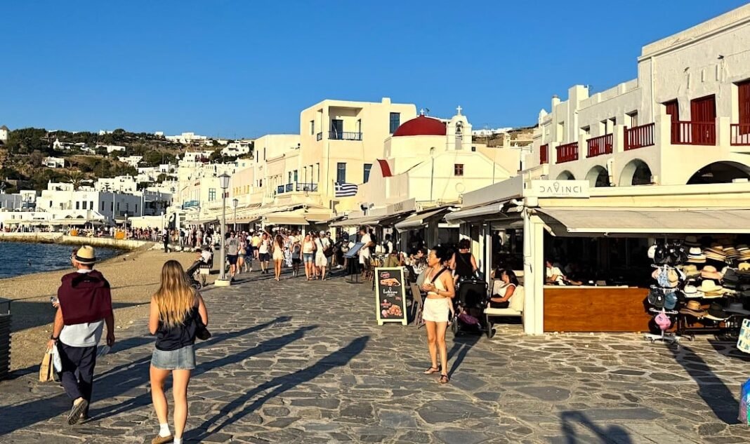 greece-imposes-new-building-restrictions-on-mykonos-and-santorini