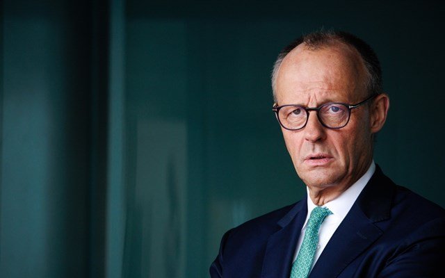 Γερμανία:-Χιλιάδες-ευρώ-σε-αισθητικούς-και-κομμωτές-για-τον-Μερτς-–-Έξοδα-8.000-ευρώ-για-τα-ταξίδια-του-μακιγιέρ-της-υπουργού-Οικονομίας