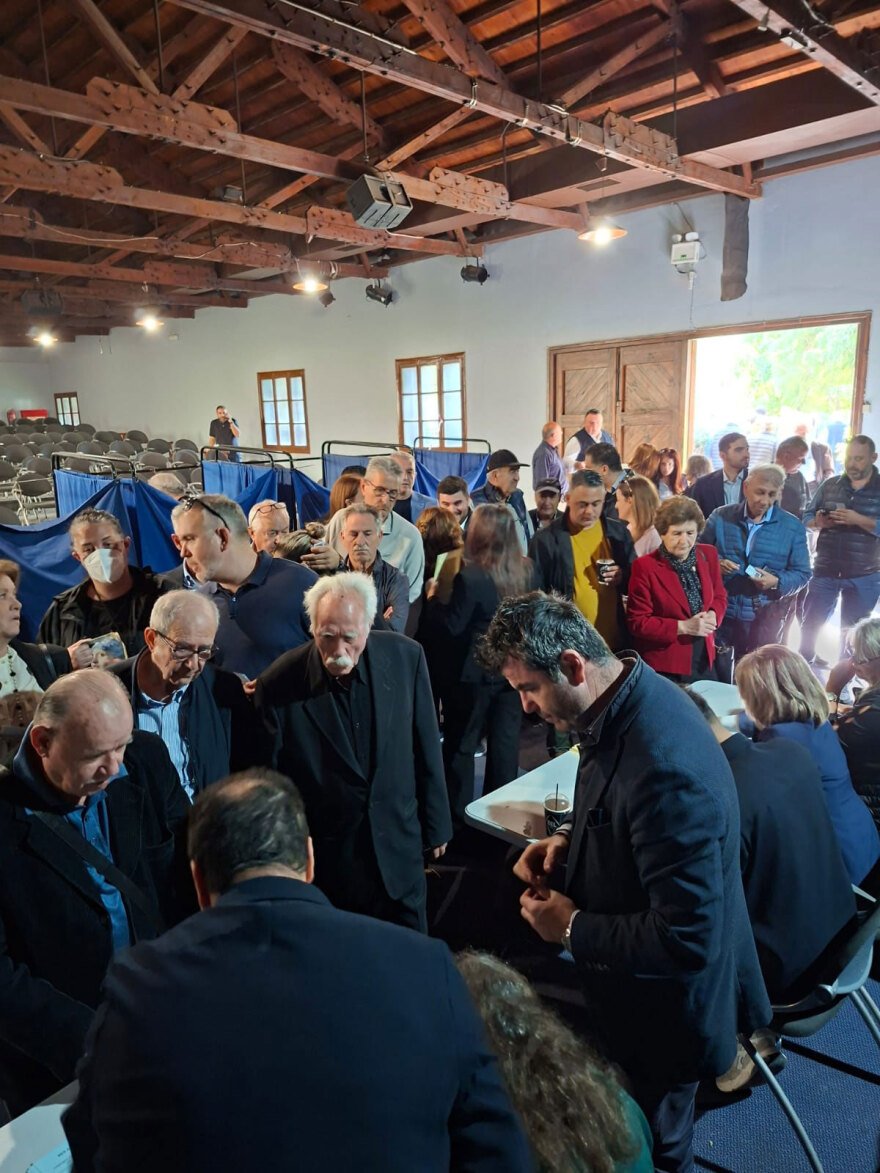 Ομαλά και με μεγάλη συμμετοχή συνεχίζονται οι εσωκομματικές εκλογές της ΝΔ, στις 19:00 κλείνουν οι κάλπες – Δείτε φωτογραφίες