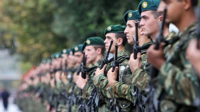 Νέο μισθολόγιο και δωρεάν στέγη για τα στελέχη των Ενόπλων Δυνάμεων: Αυξήσεις 13%-53% και 17.484 νέες κατοικίες – Δείτε παραδείγματα