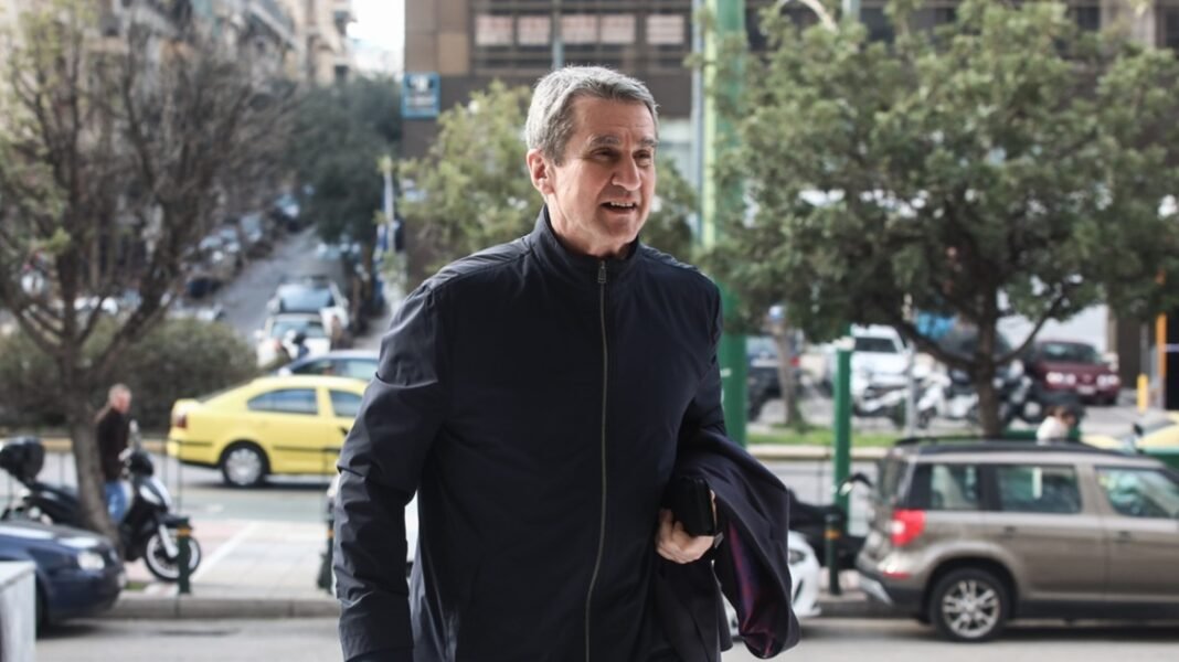 Ο Λοβέρδος σχολιάζει το βιβλίο Τσίπρα με μία σειρά ερωτημάτων για τον Καλογρίτσα και το παρασκήνιο των τηλεοπτικών αδειών Ο Λοβέρδος σχολιάζει το βιβλίο Τσίπρα με μία σειρά ερωτημάτων για τον Καλογρίτσα και το παρασκήνιο των τηλεοπτικών αδειών