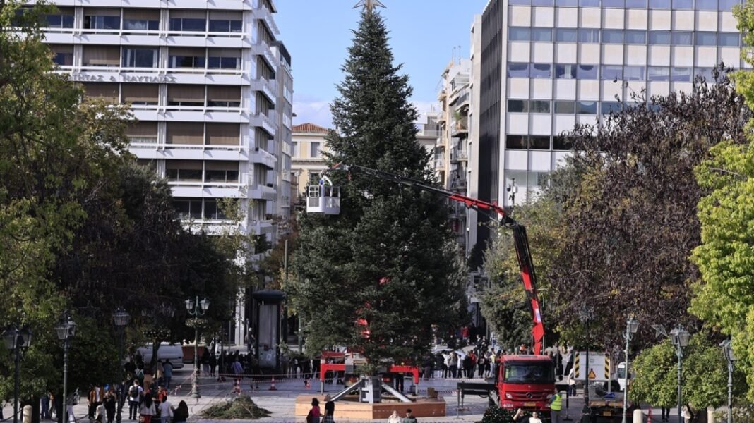 H Αθήνα φορά τα γιορτινά της: Θα φωταγωγηθεί αύριο το χριστουγεννιάτικο δέντρο στο Σύνταγμα h-Αθήνα-φορά-τα-γιορτινά-της:-Θα-φωταγωγηθεί-αύριο-το-χριστουγεννιάτικο-δέντρο-στο-Σύνταγμα