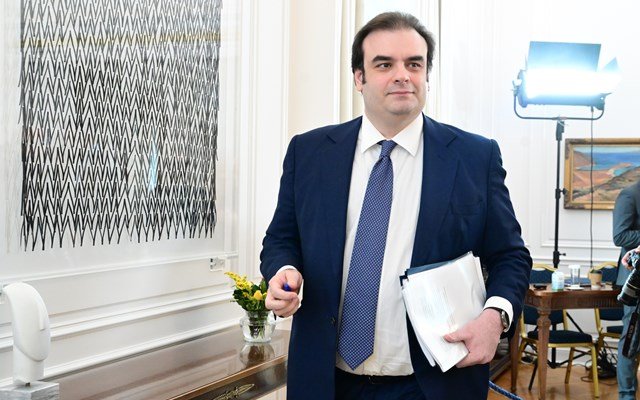 Πολυετής Δημοσιονομικός Προγραμματισμός: Στα €10,1 δισ. το σύνολο των μέτρων έως το 2029 – Τι προβλέπει για μισθούς, συντάξεις και χρέος