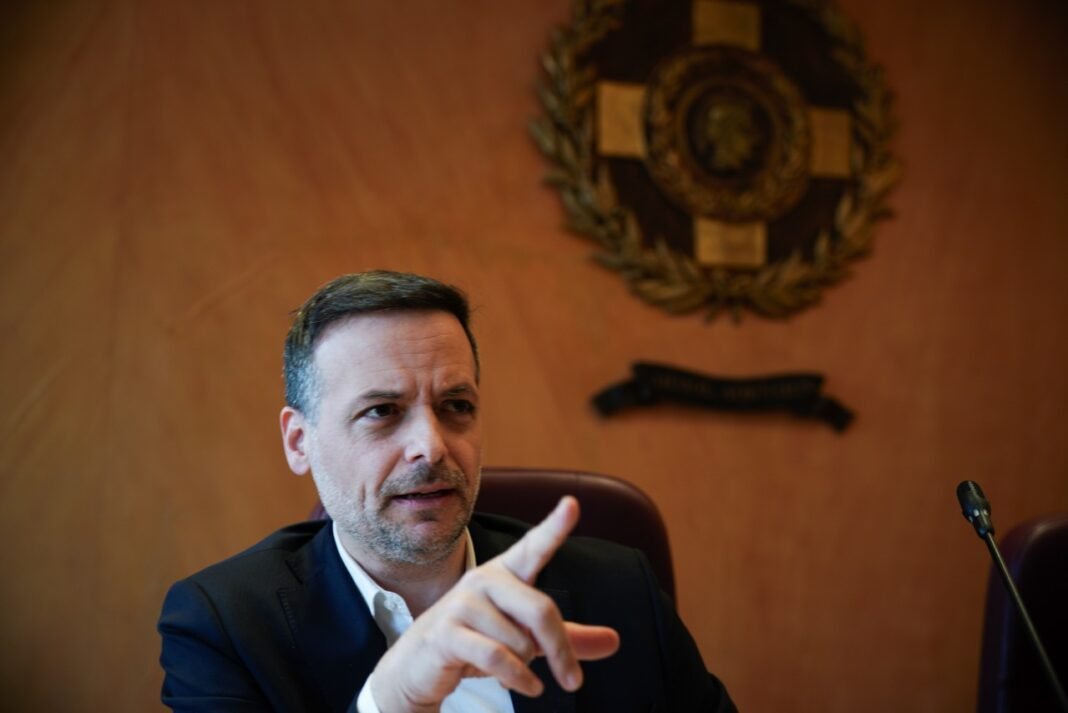 Χάρης Δούκας για Πολεοδομίες: «Όλο και πιο επιθετικά η κυβέρνηση απέναντι στους δήμους – Ανεπιθύμητος ο χριστουγεννιάτικος μποναμάς»