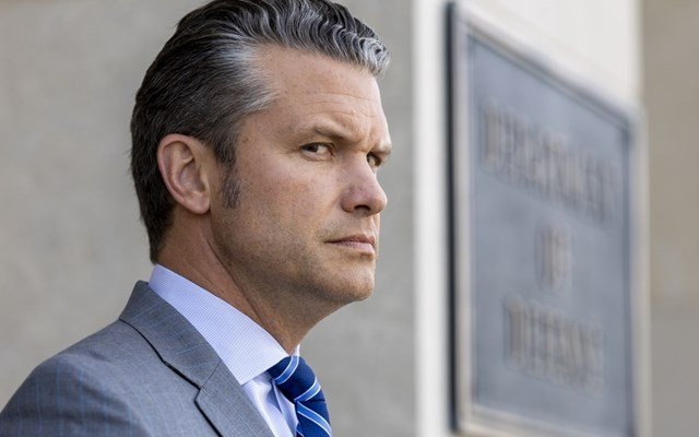 Ο-Χέγκσεθ-επισκέφθηκε-το-αεροπλανοφόρο-gerald-r.-ford-στην-Καραϊβική