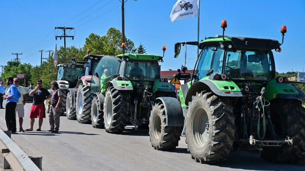 Αγροτικό μπλόκο στην Εθνική Οδό Αθηνών – Θεσσαλονίκης στον κόμβο της Νίκαιας την Κυριακή 30 Νοεμβρίου