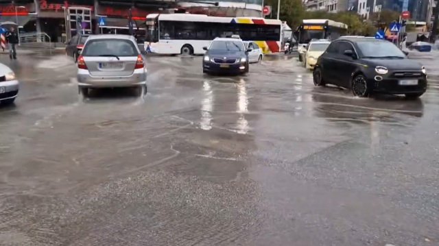 Πλημμύρισαν δρόμοι στο κέντρο της Θεσσαλονίκης