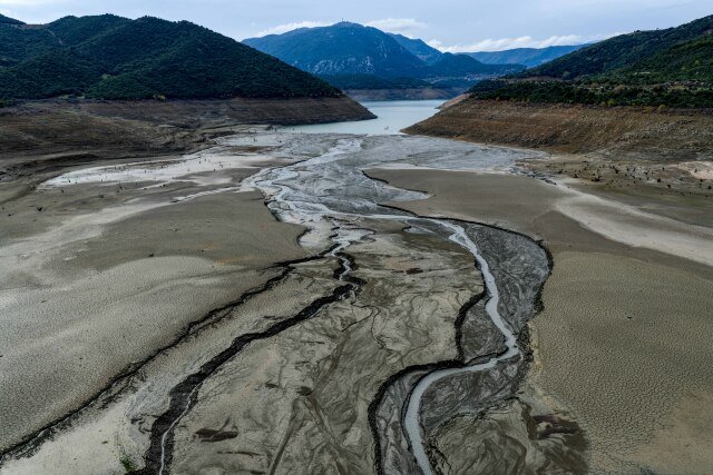 Επίσημα-σε-κατάσταση-έκτακτης-ανάγκης-λόγω-λειψυδρίας-η-Αττική-–-Επτά-απαντήσεις-για-τη-μείωση-των-αποθεμάτων-νερού