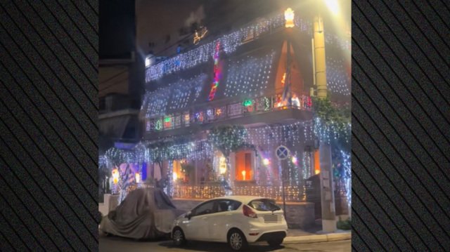Σπίτι στο Κερατσίνι γίνεται viral στο TikTok για το χριστουγεννιάτικο στολισμό του