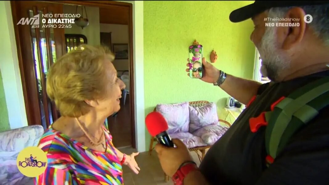The Roadshow: Ο Γρηγόρης Αρναούτογλου έκανε έκπληξη στην Μαρία Μπεκατώρου – Την κάλεσε με βίντεοκλήση μαζί με την μητέρα της