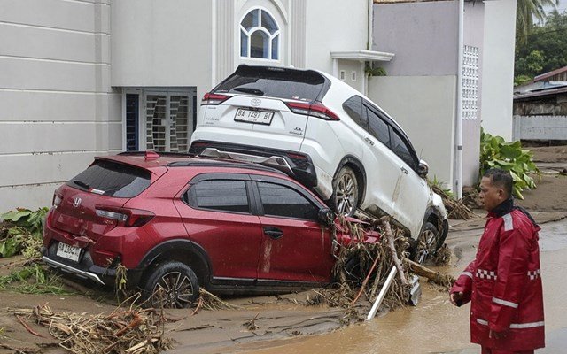 Σχεδόν-800-νεκροί-από-την-τροπική-καταιγίδα-που-σάρωσε-τη-Νοτιοανατολική-Ασία