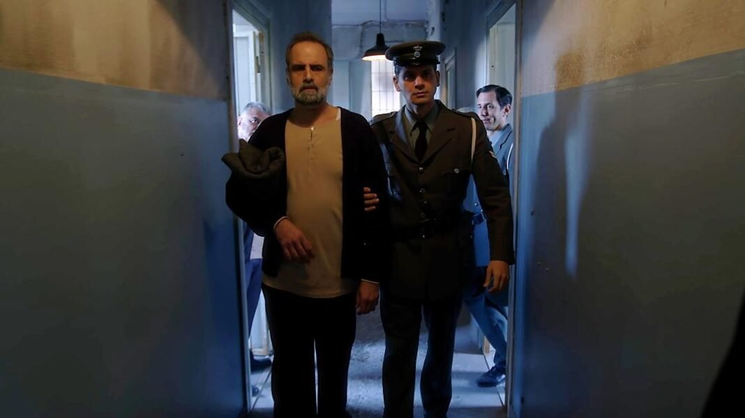 Άγιος-έρωτας:-Ο-Μαρκόπουλος-οδηγείται-στη-φυλακή