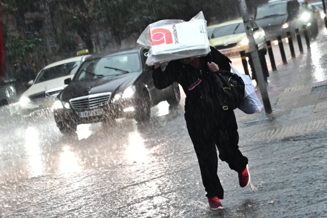 Καλλιάνος:-Απότομη-αλλαγή-του-καιρού-με-ισχυρές-καταιγίδες-και-ριπές-9-μποφόρ-στα-πελάγη