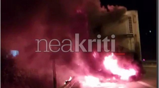 Νταλίκα κάηκε ολοσχερώς στον ΒΟΑΚ και φωτογραφίες