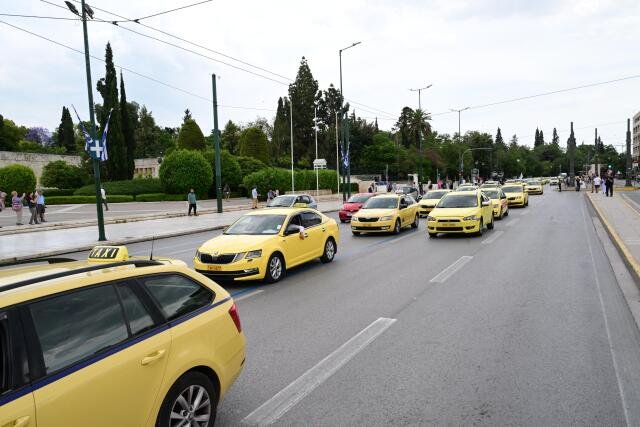Χωρίς ταξί έως τα ξημερώματα της Πέμπτης η χώρα