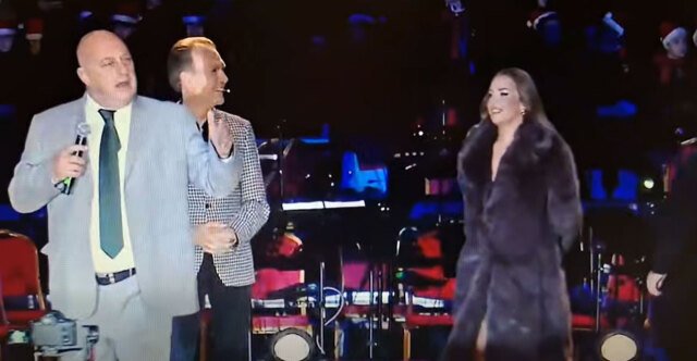 Αχιλλέας-Μπέος:-Τα-«γαλλικά»-προκάλεσαν-αμηχανία-στην-Ανδρομάχη-και-τον-Σωτήρη-Πολύζο-στο-άναμμα-του-χριστουγεννιάτικου-δέντρου-στον-Βόλο