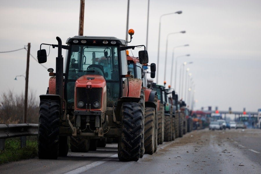 Greek Farmers Escalate Protests, Bypass Police to Block Bulgaria Border