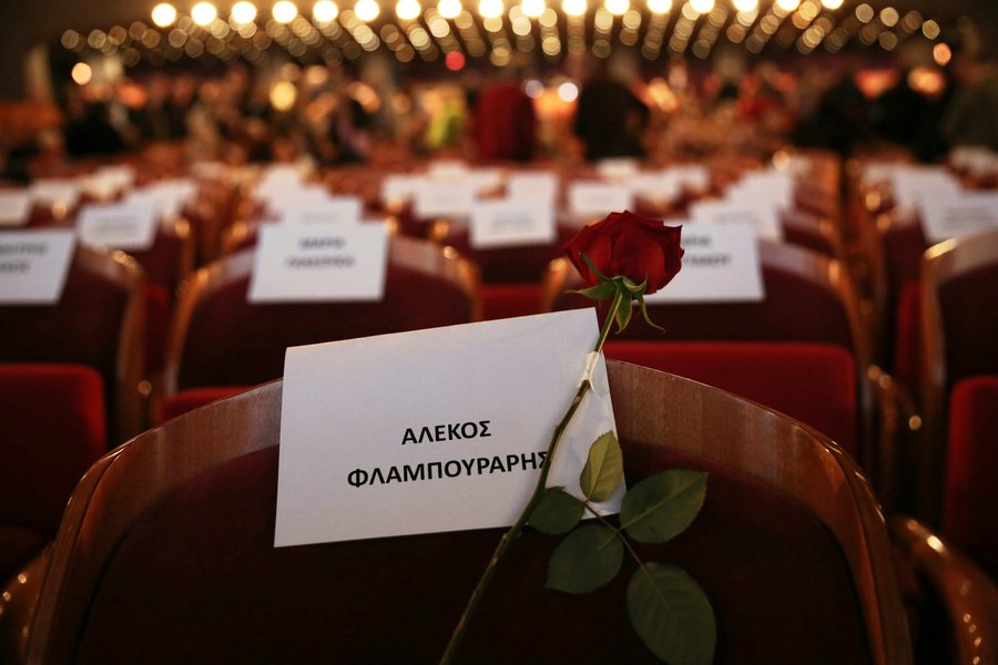 Παρουσίαση του βιβλίου Τσίπρα: Ένα κόκκινο τριαντάφυλλο στην κενή θέση του Αλέκου Φλαμπουράρη – ΦΩΤΟ