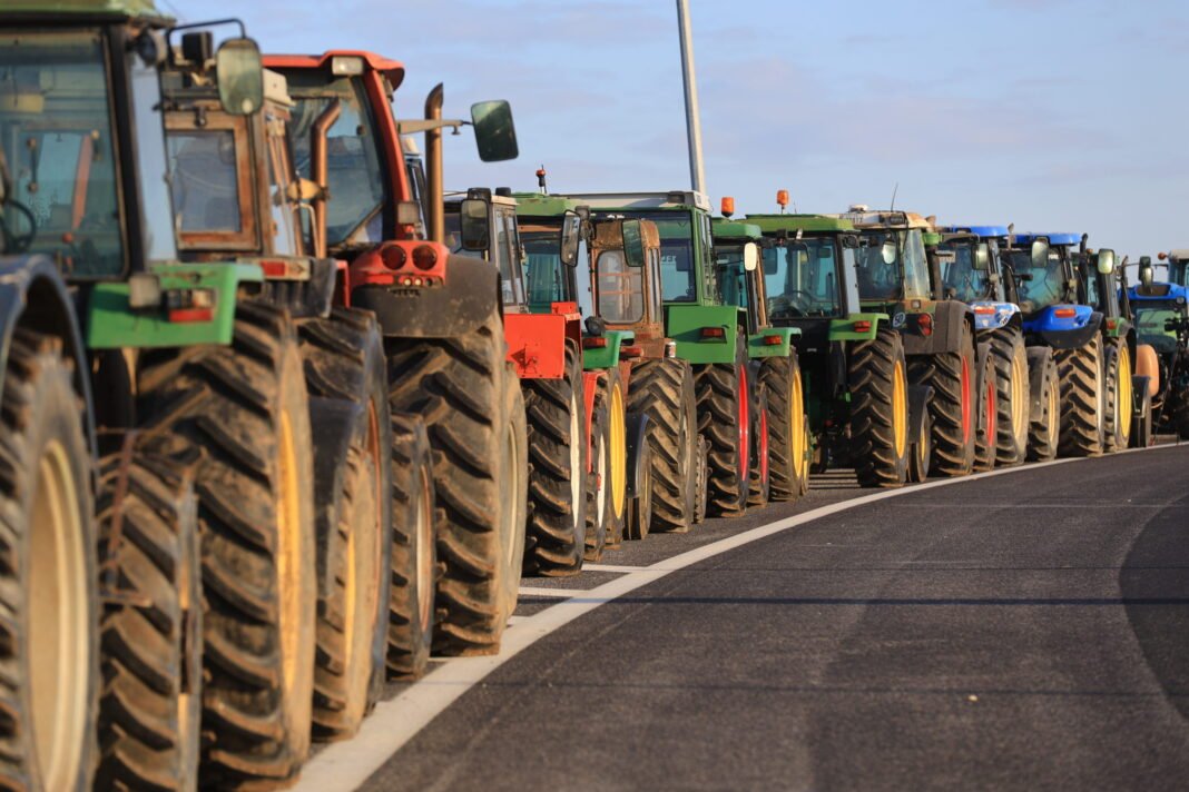 Δεν-θα-πραγματοποιηθεί-αύριο-η-συνάντηση-Χατζηδάκη-και-Τσιάρα-με-εκπροσώπους-των-αγροτών-της-Κρήτης