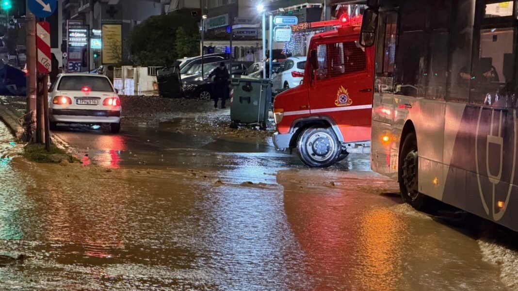 Κακοκαιρία Byron: Πάνω από 330 κλήσεις στο Κέντρο Επιχειρήσεων της Πυροσβεστικής σε Αττική και Πελοπόννησο Κακοκαιρία-byron:-Πάνω-από-330-κλήσεις-στο-Κέντρο-Επιχειρήσεων-της-Πυροσβεστικής-σε-Αττική-και-Πελοπόννησο