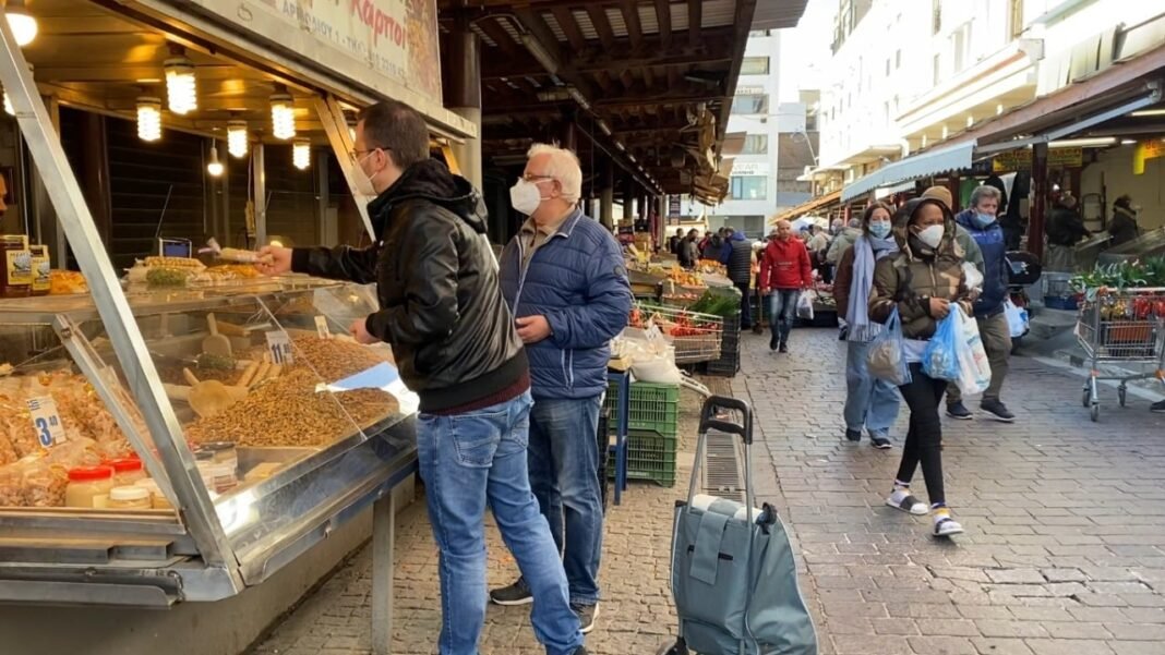 Greek Real Incomes Still Lag 2009 Pre-Crisis Levels by 15%