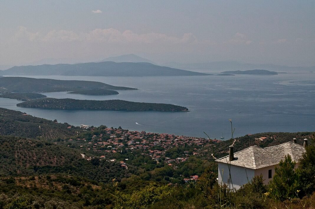 92-Year-Old Greek American Gives Heartfelt Donation to Her Childhood School in Greece