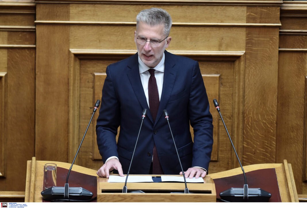 «Καρφιά»-Σκέρτσου-για-Τσίπρα:-Η-«τέχνη»-της-εξαπάτησης-δεν-αποτελεί-brand-για-να-γίνει-rebranded