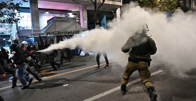 Άνοιξε το κέντρο της Αθήνας μετά τα επεισόδια: 15 συλλήψεις στην πορεία για τον Γρηγορόπουλο, δείτε βίντεο και φωτογραφίες