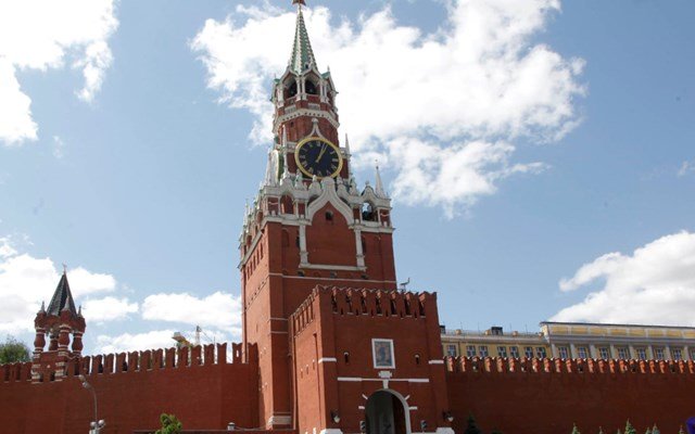 Το Κρεμλίνο χαιρετίζει την αναθεώρηση της στρατηγικής εθνικής ασφαλείας των ΗΠΑ – Δεν χαρακτηρίζει πια τη Ρωσία ως “άμεση απειλή”