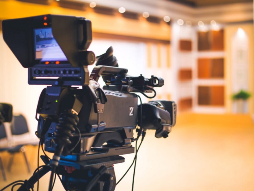 Τα-«όπλα»-των-καναλιών-στη…-μάχη-των-Χριστουγέννων