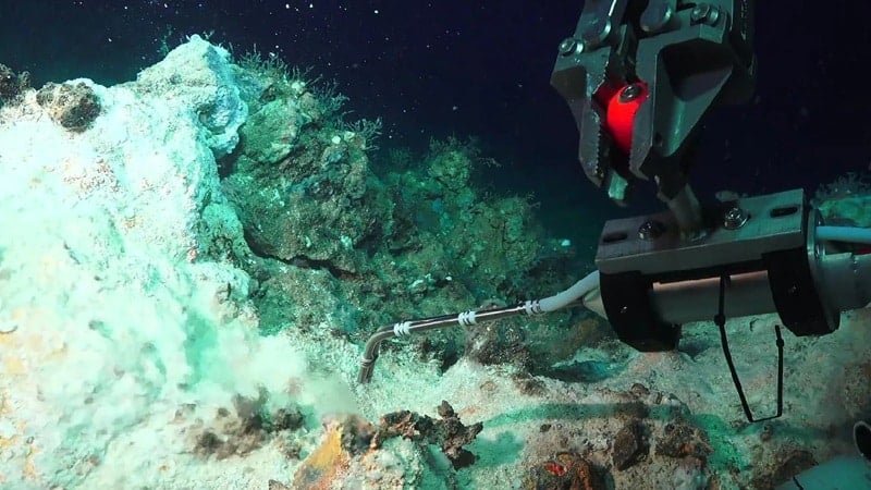 Scientists Discover a Boiling World Under the Greek Sea Off Milos Island scientists-discover-a-boiling-world-under-the-greek-sea-off-milos-island