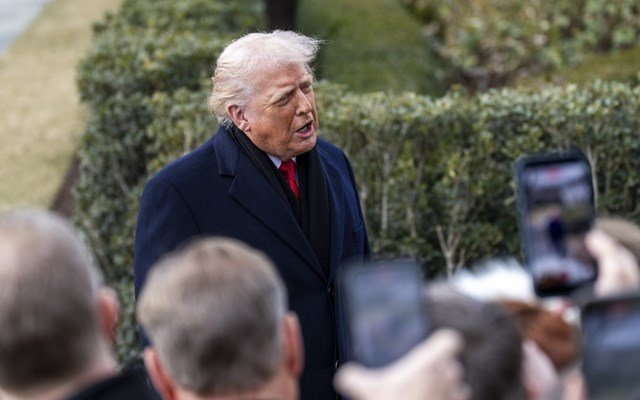 Τραμπ: Επιπλέον δασμοί 10% (+15% από τον Ιούνιο) σε 8 ευρωπαϊκές χώρες που διαφωνούν με ΗΠΑ για Γροιλανδία – “Πάγωμα” της διμερούς εμπορικής συμφωνίας ετοιμάζει η ΕΕ Τραμπ:-Επιπλέον-δασμοί-10%-(+15%-από-τον-Ιούνιο)-σε-8-ευρωπαϊκές-χώρες-που-διαφωνούν-με-ΗΠΑ-για-Γροιλανδία-–-“Πάγωμα”-της-διμερούς-εμπορικής-συμφωνίας-ετοιμάζει-η-ΕΕ