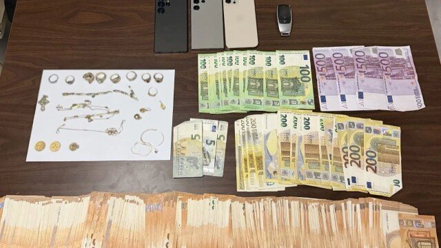 Τέσσερις συλλήψεις στον Άγιο Παντελεήμονα για απάτες, κατασχέθηκαν πάνω από 38.000 ευρώ και κοσμήματα Τέσσερις-συλλήψεις-στον-Άγιο-Παντελεήμονα-για-απάτες,-κατασχέθηκαν-πάνω-από-38.000-ευρώ-και-κοσμήματα