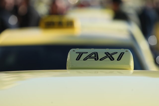 Ταξί-παρέσυρε-πεζό-στο-κέντρο-της-Αθήνας