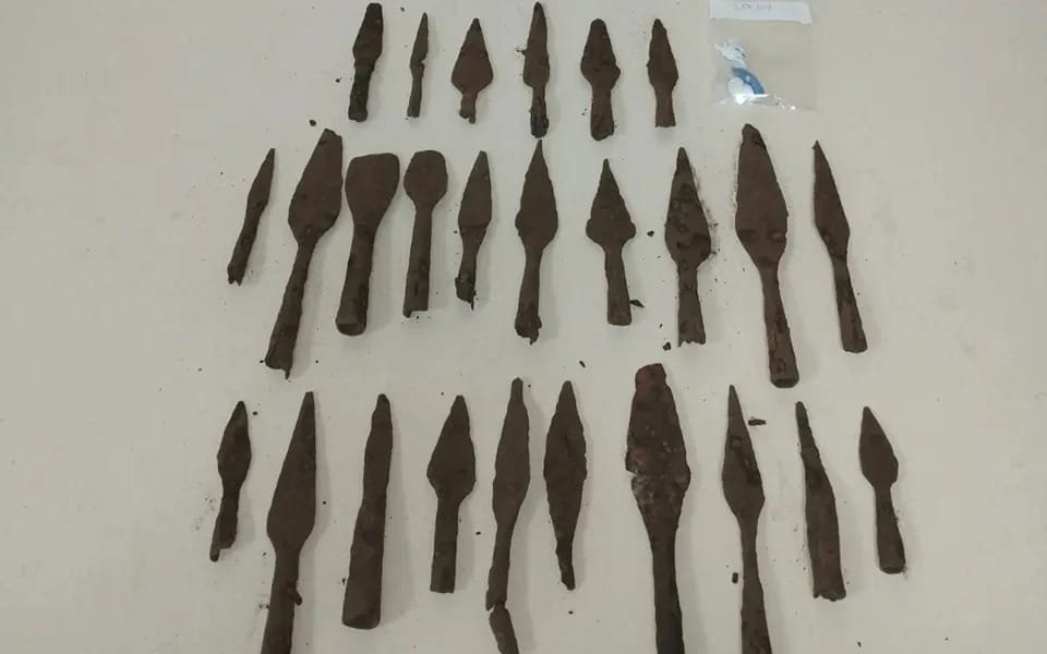 ancient-hellenistic-spearheads-recovered-in-police-raid-in-greece