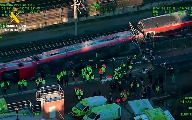 Σιδηροδρομικό-δυστύχημα-στην-Ισπανία:-Φθαρμένο-αρμό-στις-σιδηροτροχιές-βρήκαν-οι-ειδικοί-που-ερευνούν-τα-αίτια