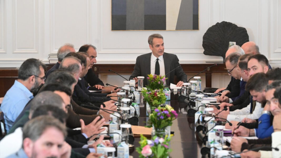 «Ναι» σε τεχνικές παρεμβάσεις από τον Μητσοτάκη – «Δεν είμαστε ικανοποιημένοι, οι αποφάσεις θα ληφθούν στα μπλόκα» λένε οι αγρότες