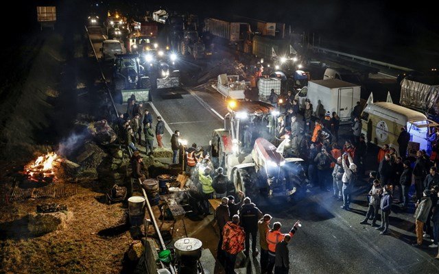 Γαλλία:-Διαδήλωση-αγροτών-έξω-από-το-Ευρωπαϊκό-Κοινοβούλιο-λόγω-της-συμφωνίας-ΕΕ-mercosur