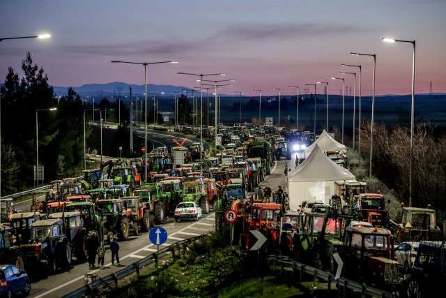 Αποχωρούν-από-το-μπλόκο-της-Νίκαιας-οι-αγρότες